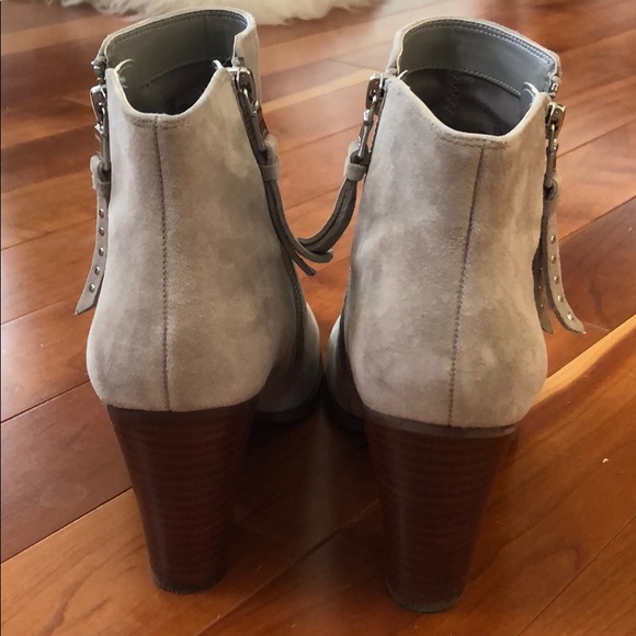 Lauren Ralph Lauren Grey suede booties 7.5 - Picture 4 of 6